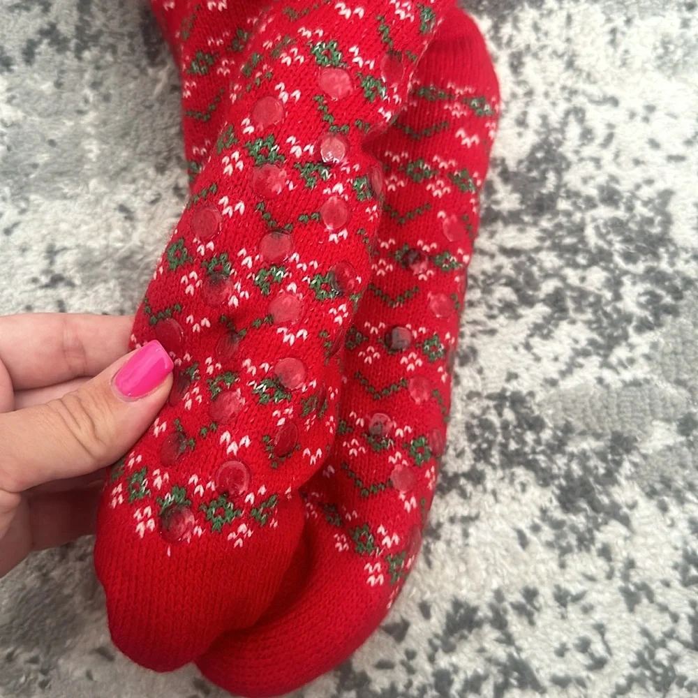 Non slip fuzzy red slip on Christmas slipper socks NWOT